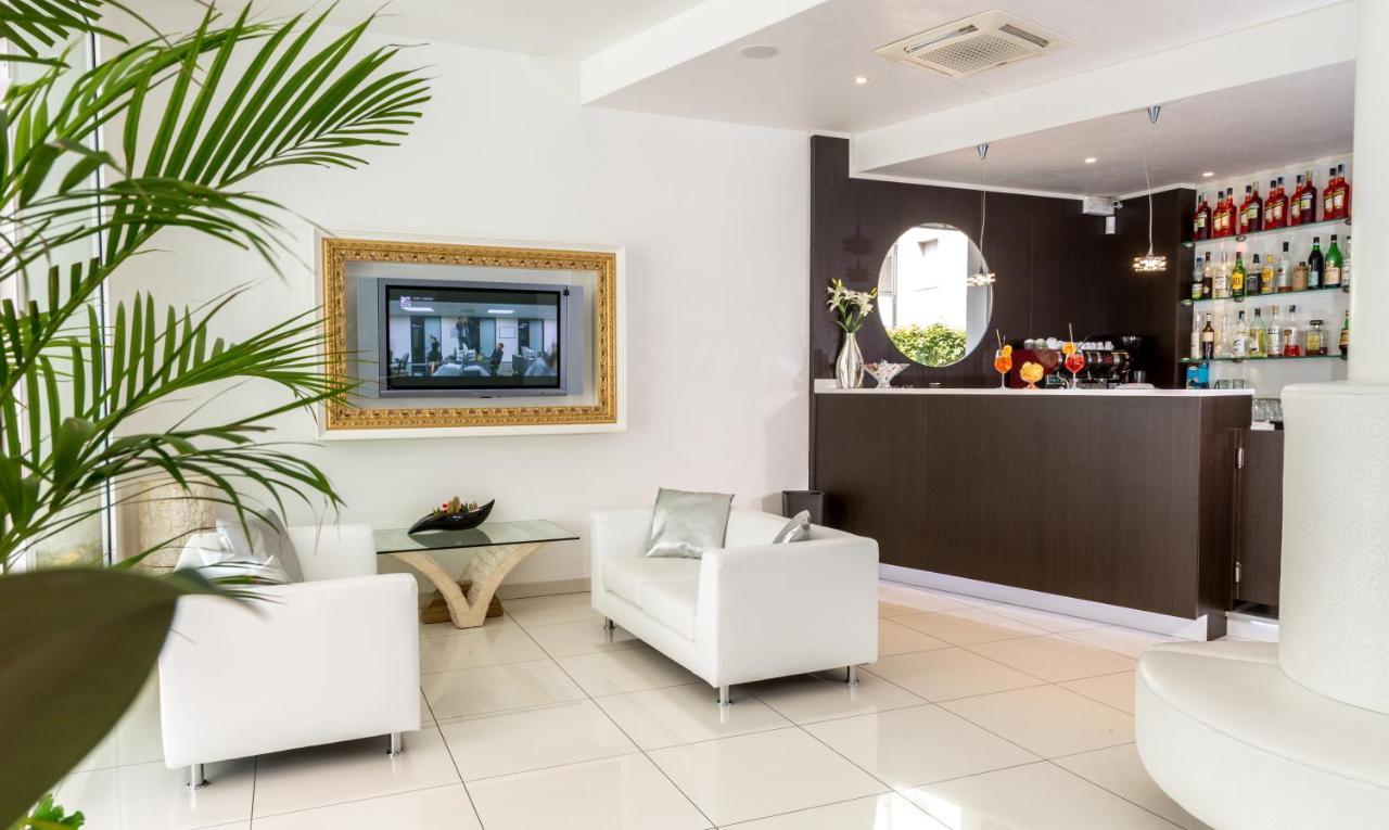 Hotel & Aparthotel Carinthia S Lido di Jesolo Dış mekan fotoğraf