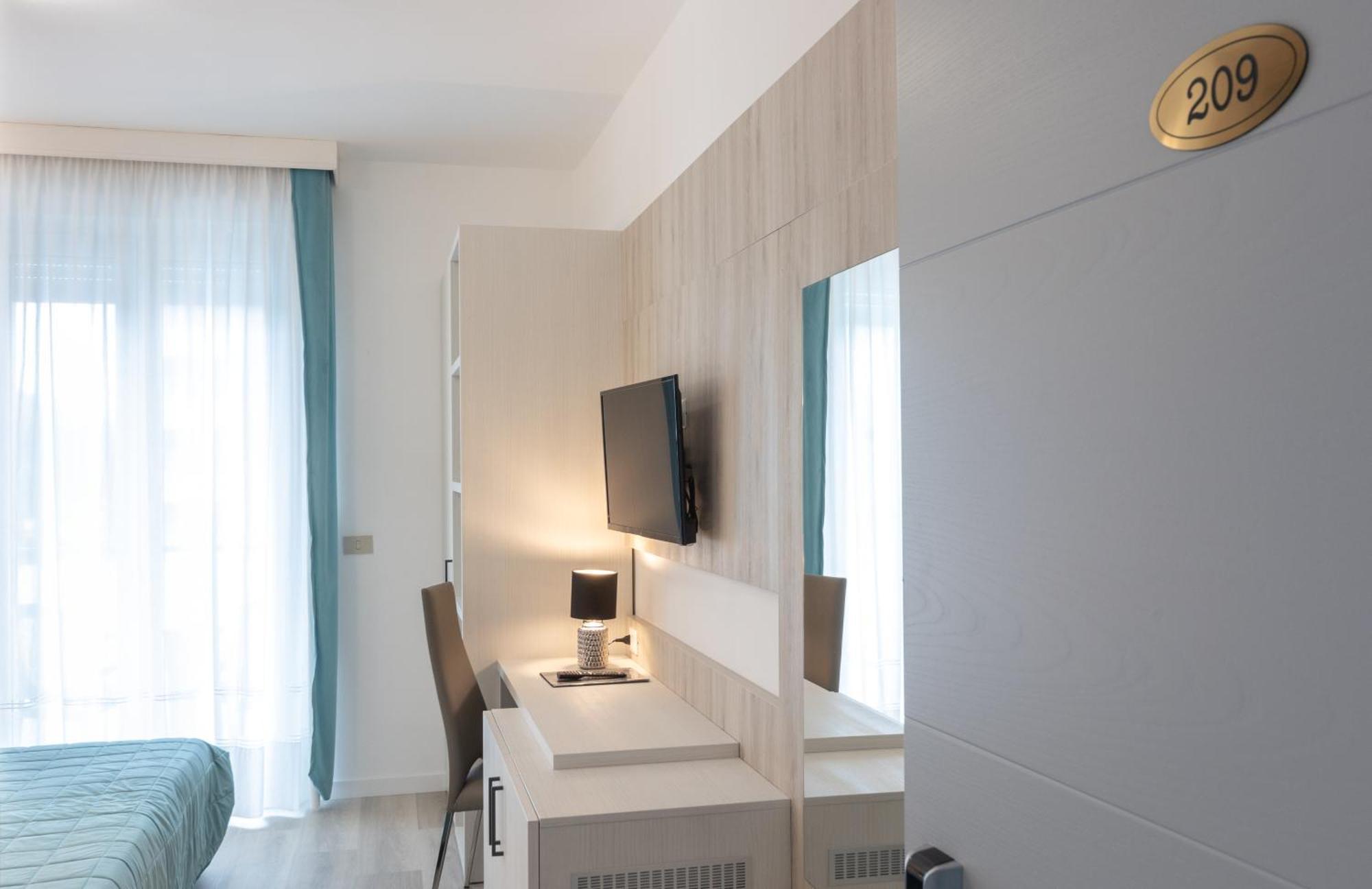 Hotel & Aparthotel Carinthia S Lido di Jesolo Dış mekan fotoğraf
